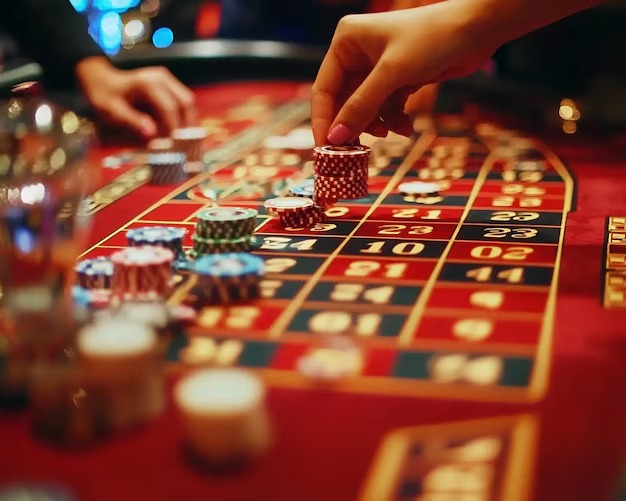 Live blackjack table with dealer on dingdongtoto mobile screen
