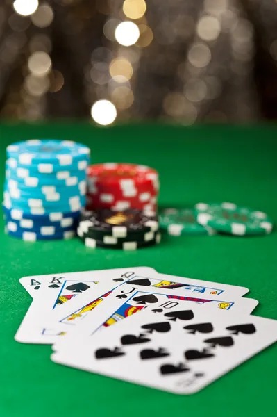 Live blackjack table with dealer and player cards on dingdongtoto